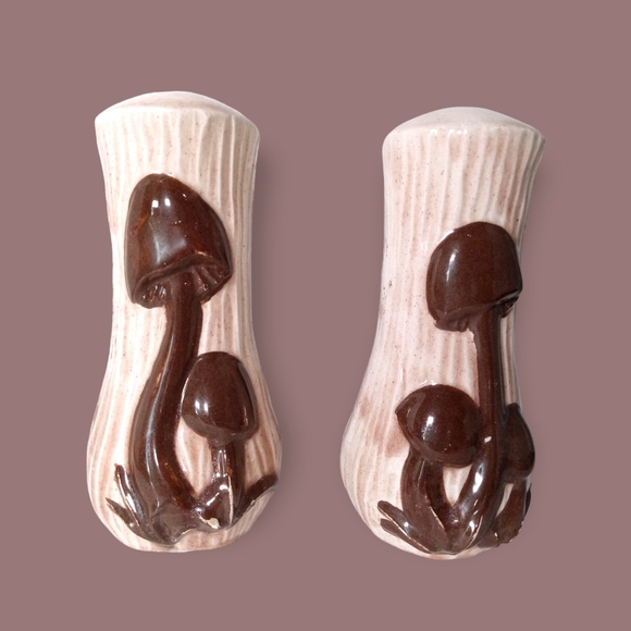 Vintage Mushrooms Salt and pepper shakers 4" tall - Picture 7 of 8
